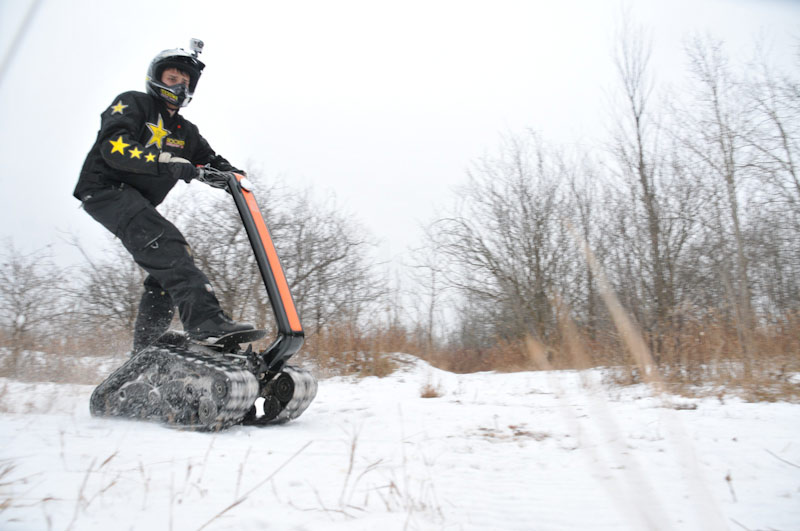 雪地摩托? 雪地摩托?
